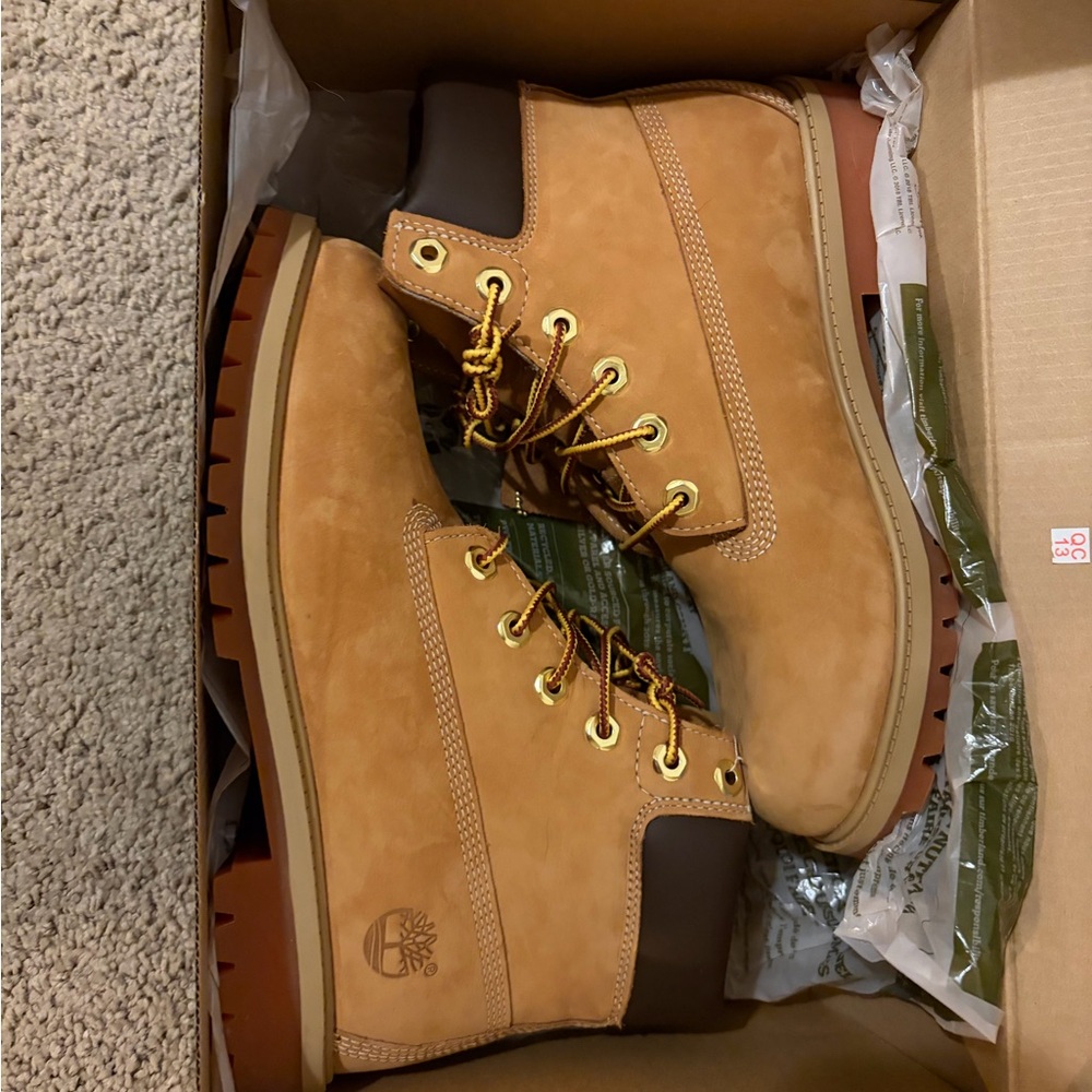 NEW Timberland Waterproof Unisex Tan Leather Boots